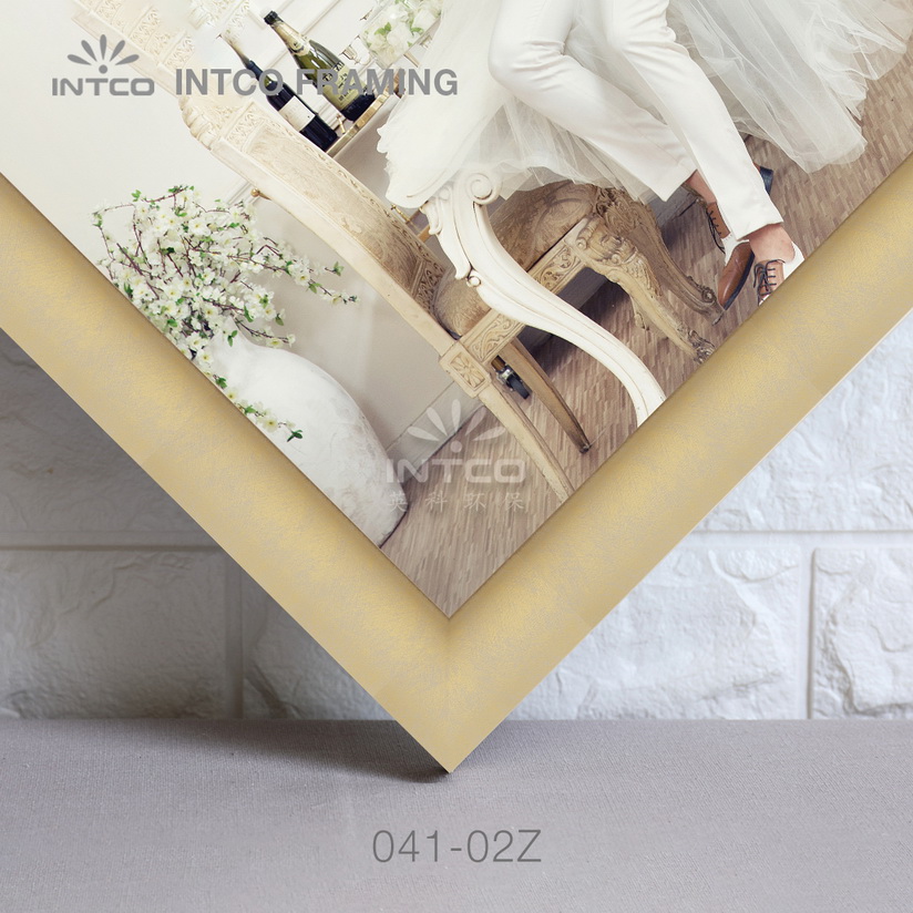 041-02Z PS wedding photo frame moulding corner sample