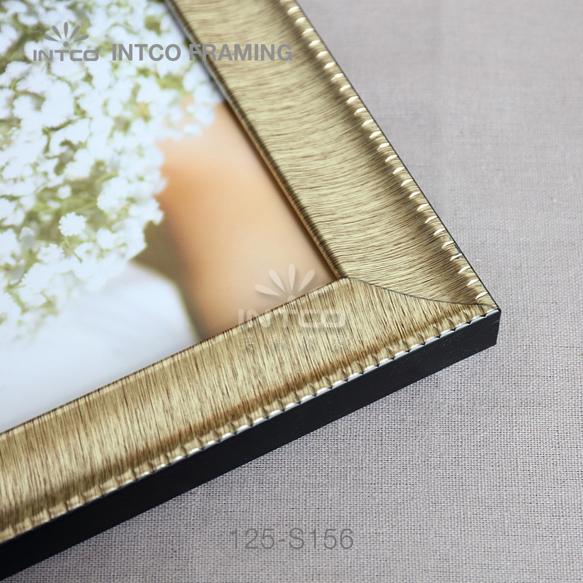 125-S156 PS picture frame corner detail