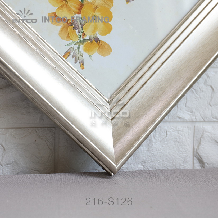 custom picture frame moulding