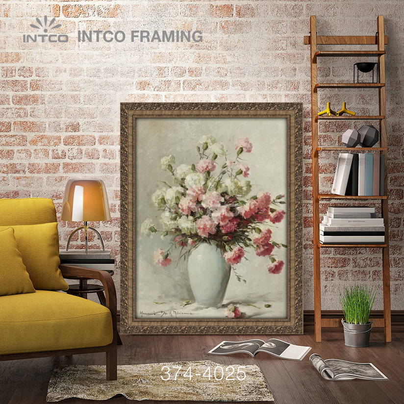 Baroque gold picture frame moulding