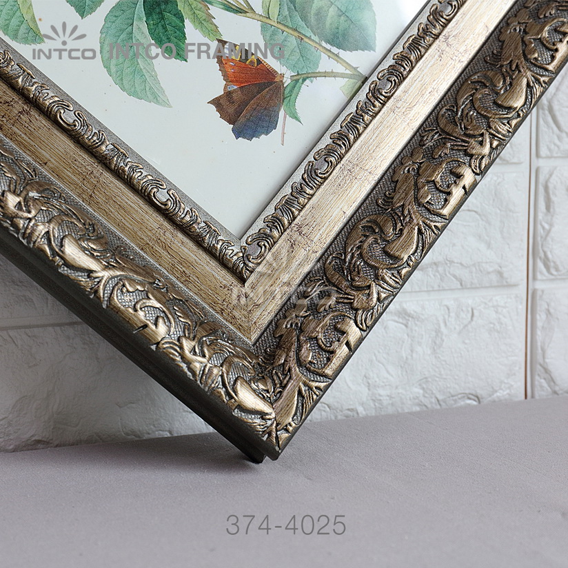 Baroque gold picture frame moulding