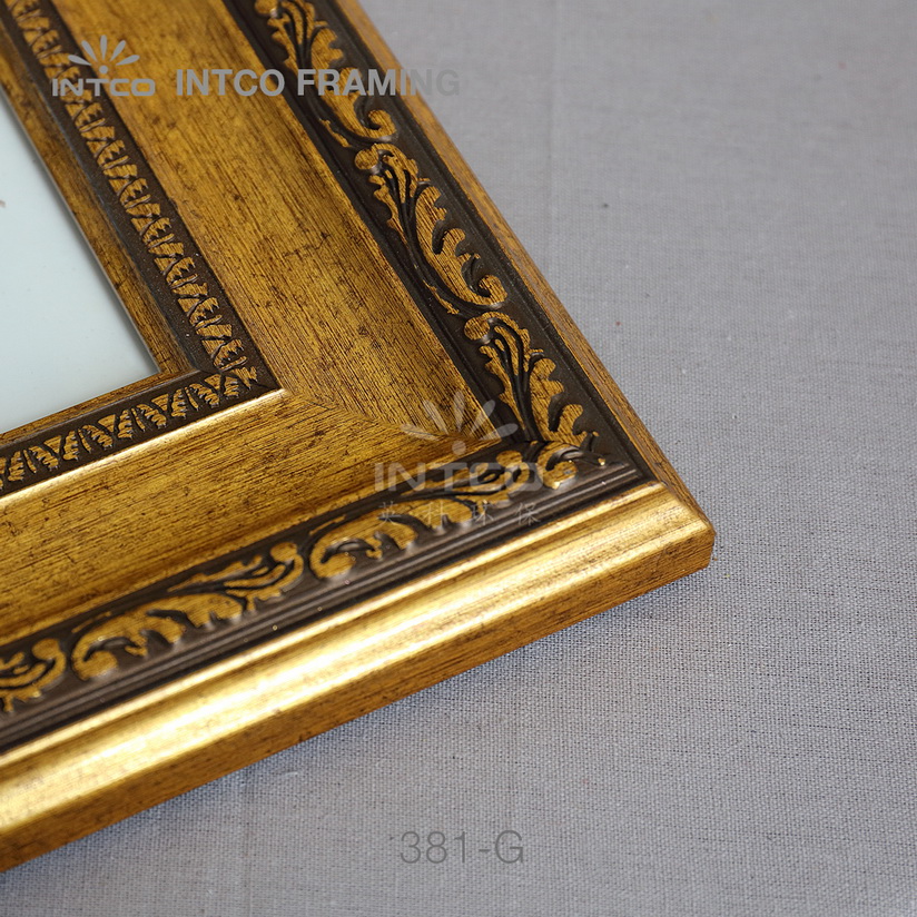 381-G PS picture frame corner detail