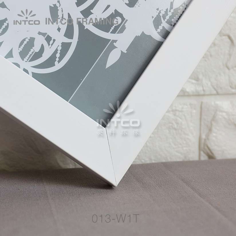 013-W1T white flat picture frame moulding