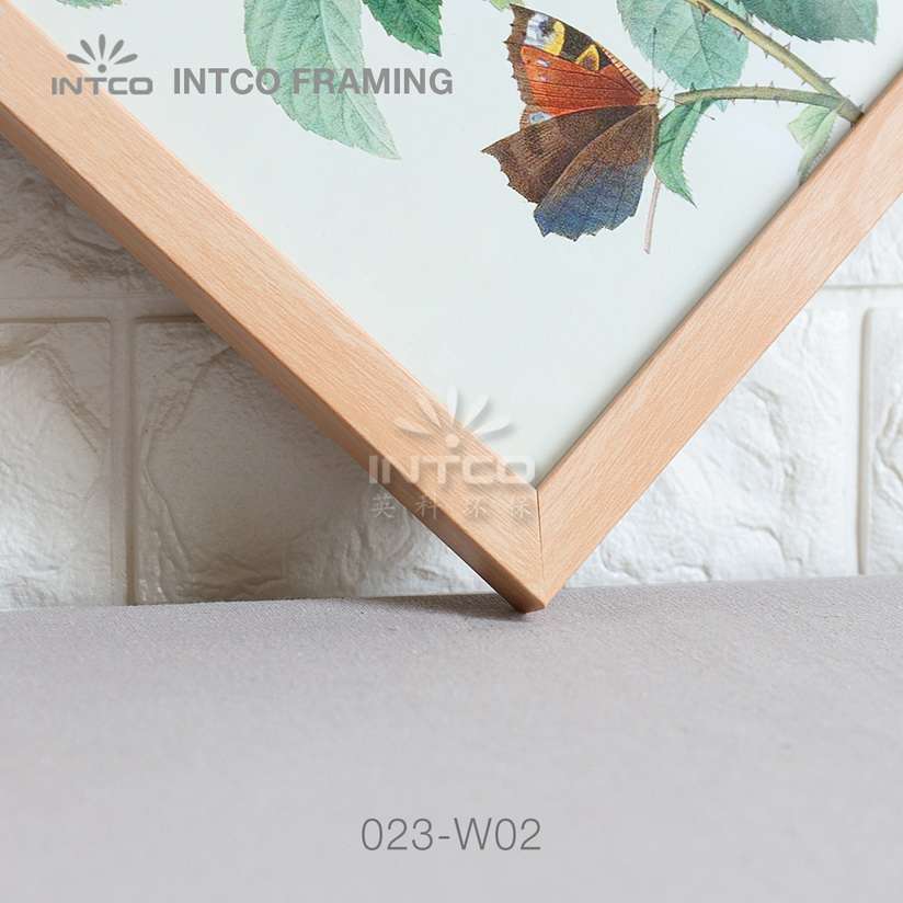 023-W02 PS art frame moulding detail