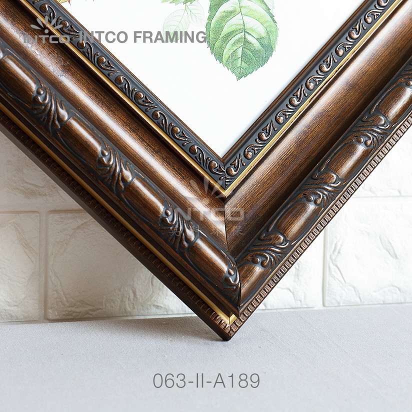 063-II-A189 PS picture frame moulding corner sample