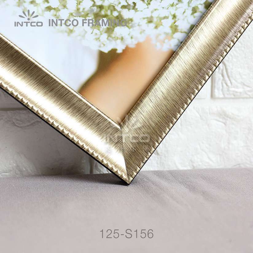 125-S156 PS picture frame moulding detail