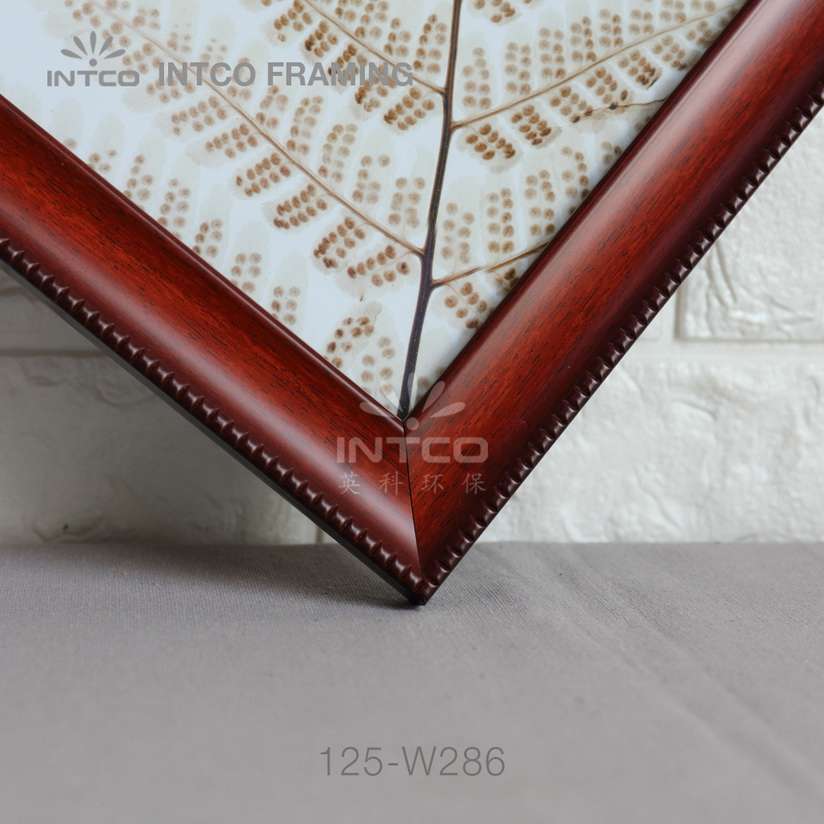 125-W286 PS picture frame moulding detail