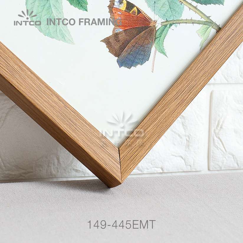 149-445EMT PS picture frame moulding detail