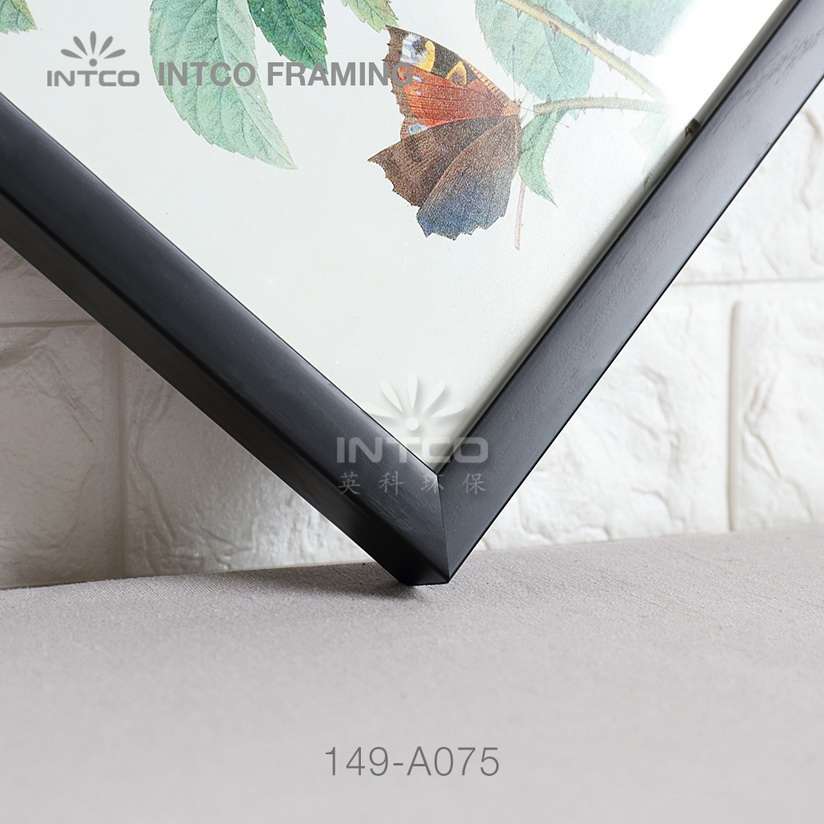 149-A075 PS picture frame moulding detail