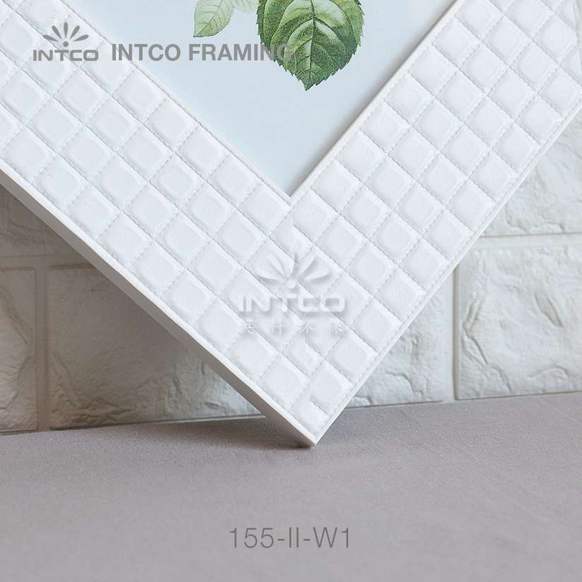 INTCO 155-II-W1 white finish photo frame moulding