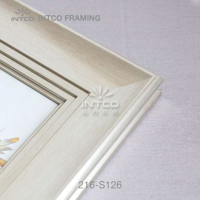 custom picture frame moulding