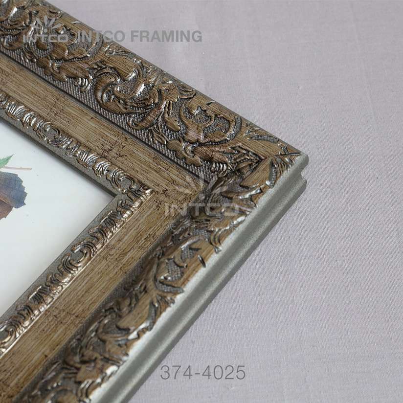 Baroque gold picture frame moulding