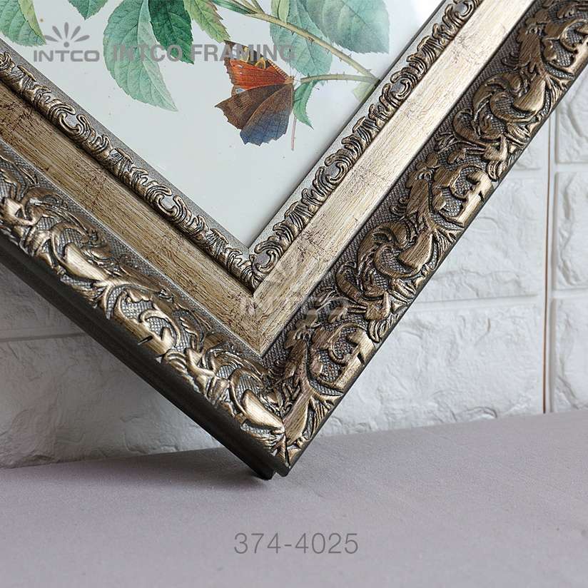 Baroque gold picture frame moulding