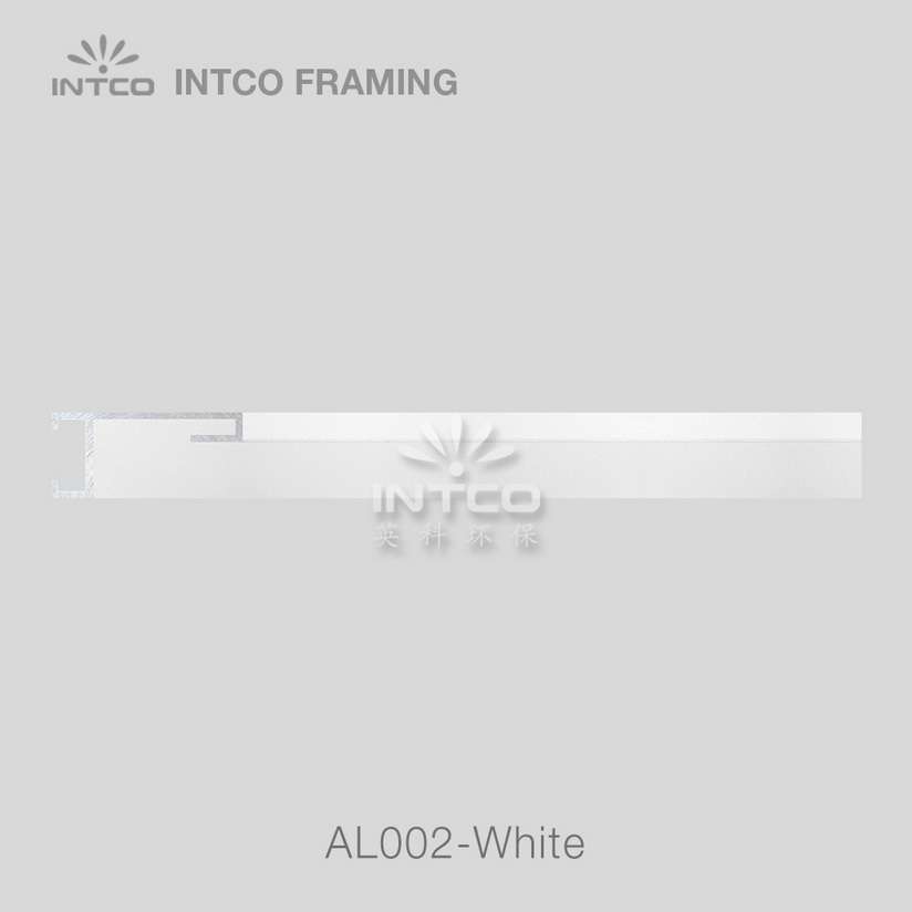 white picture frame moulding