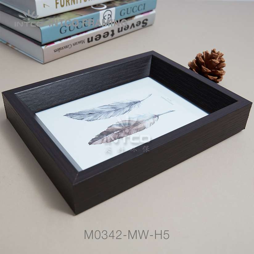 Application of M0342-MW-H5 mouldings for tabletop photo frame making