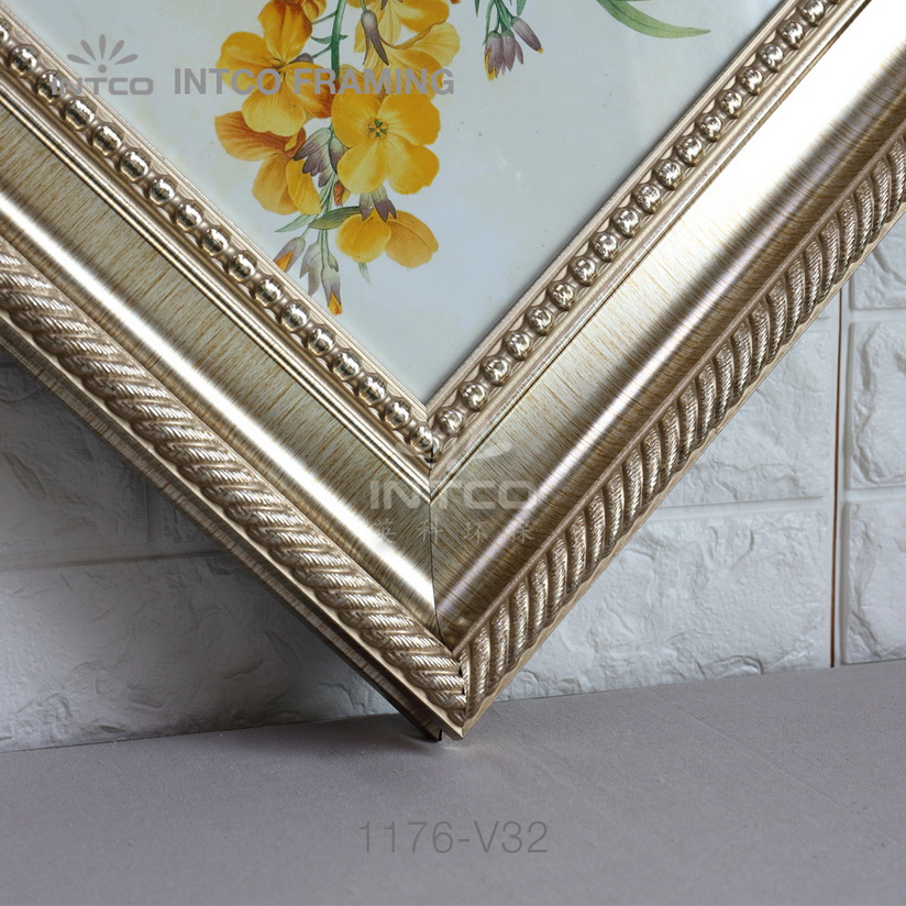 INTCO 1176-V32 clsassic mirror frame moulding