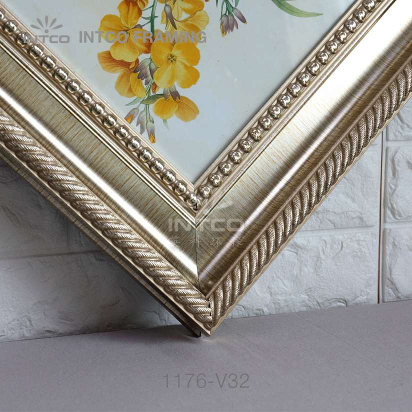 INTCO 1176-V32 clsassic mirror frame moulding