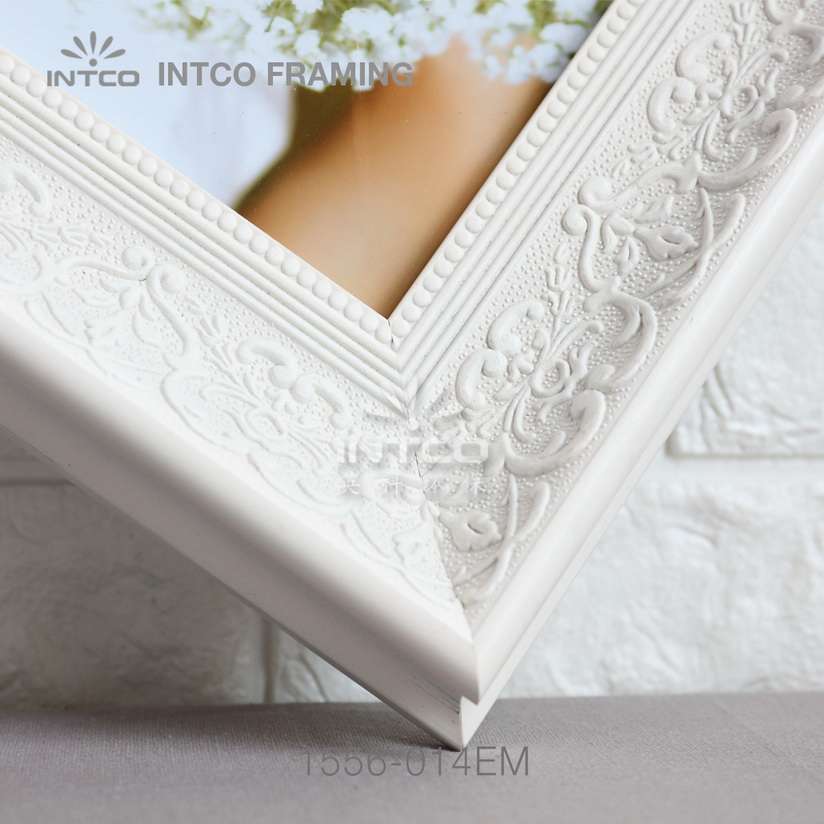 white picture frame mouldings