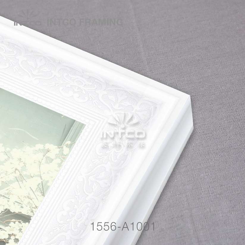 custom picture frame moulding