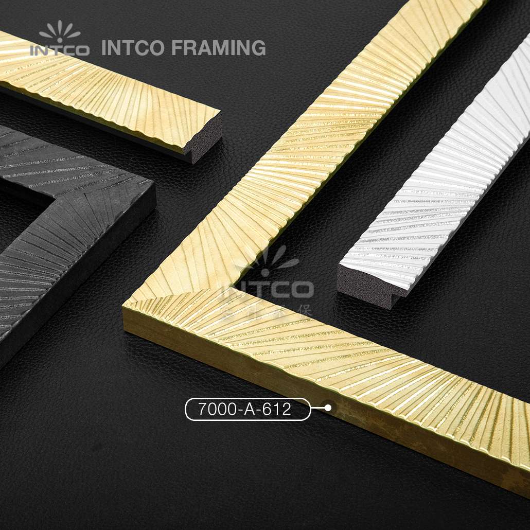 ornate gold picture frame moulding